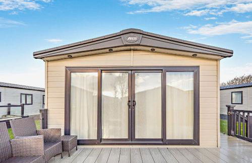 Binky Lodge Stylish Cosy 3-Bedroom Holiday Lodge Hoburne Naish Barton on Sea - Photo 22