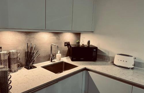 DESIGNER HOUSE - University of Glasgow / Central Glasgow 'Hillhead' West End G12 - Luxurious & Contemporary Detached House / Terrace / Garden / 'electric car charging' Garage Parking - Foto 27