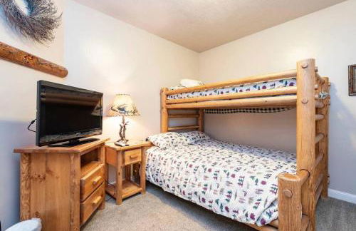 Lakeside Escape with Hot Tub - Foto 18