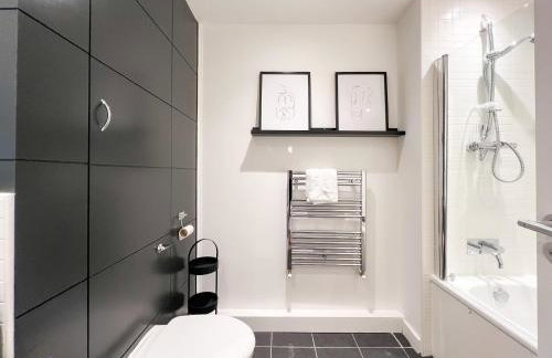 Lovely 2 Bed Duplex Apartment with Hydro Views - Photo 8