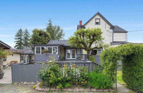 Spacious Retreat with guest house, game room, parking in N Tacoma - Foto 1