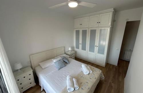 Frente al puerto y junto a la playa del Arenal - Foto 3