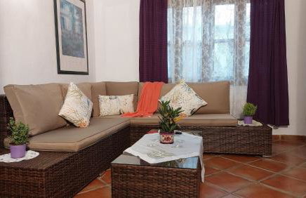 Ferienwohnung mit kleiner Innenhof-Terrasse im mediterranen Stil - Foto 2