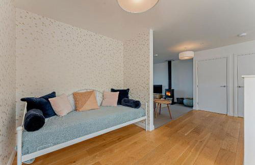 Residence 11 by Together Travel - Luxury 2-Bed Ground Floor Apartment - Photo 4