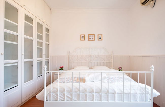 Stunning 4BR Apart in Sagrada Familia - Photo 2