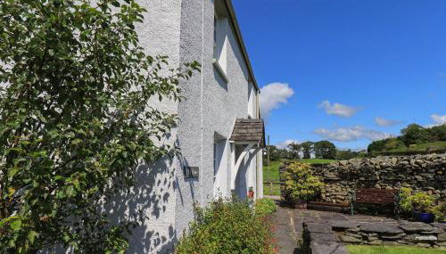 Ellis Howe - Photo 2