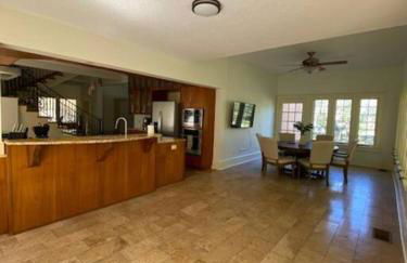 The Gator Manor – 6 Bedrooms Walk to UF / Stadium - Foto 36