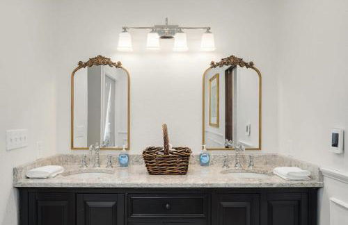 European White Castle on Lake Desire Private Dock - Foto 33