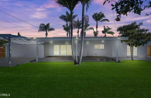 Modern 4 King Beds, Beautiful Large Backyard, Golf, WFH, Long Stays, WI-FI, FWY, 25 mins to Beach - Photo 56