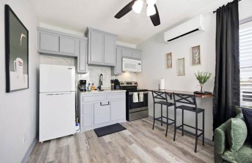 Super Value Suite #7 @ East End Revitalized - Foto 13