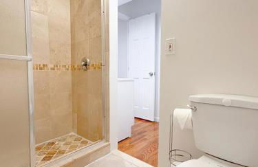 Family-Friendly 4 Bed 3 Bath Downtown Delight - Foto 50