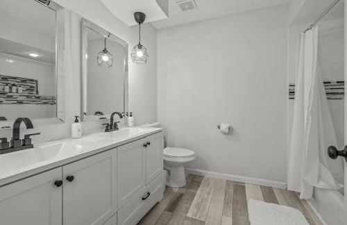 Zestlife-LuxuryEscape-ThemedRooms-Pool-GameRoom - Foto 12