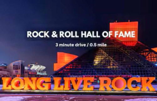 Modern High-Rise Condo in Central Downtown | Gym - Foto 21