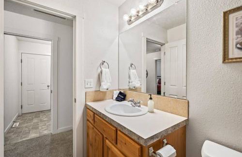 Charming Private Twnhome w/ Large Fenced Yard (58) - Foto 10