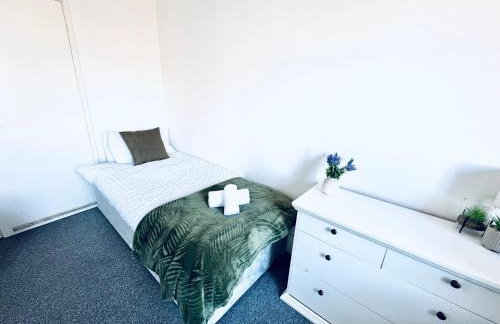 The Georgian Townhouse - 4 Bedrooms - Sleeps 9 - Photo 8