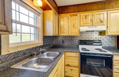 Devils Fork Resort Cabin with Designated Boat Slip! - Foto 12