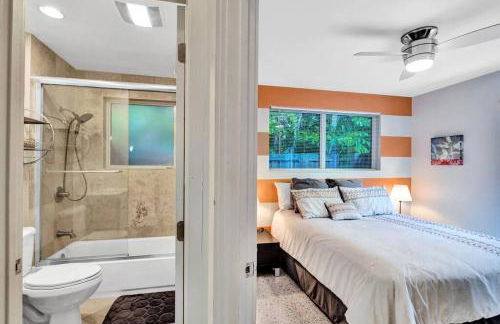 Heated pool, parking, 5 min walk to food and fun! - Foto 28