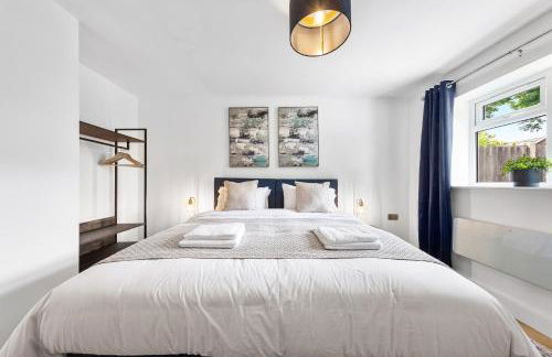 Ground Floor Flat I Sleeps 8 I With Parking - Photo 8