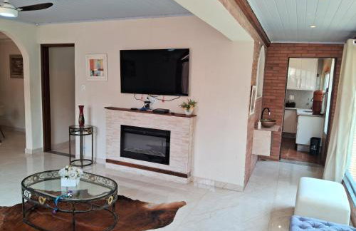 Casa Show - Hospedagem e Day use para grupos - com piscina aquecida - Foto 17