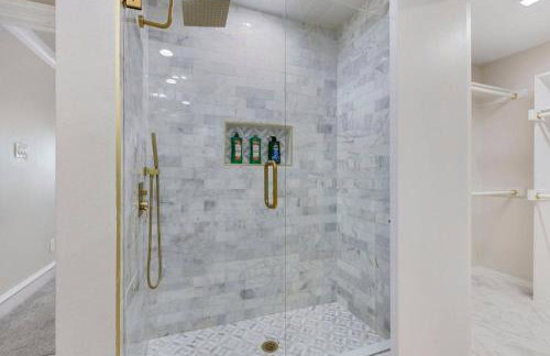 Luxury Oak Lawn Home | Game Room, Parking, Balcony - Foto 16