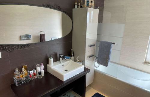 Stylish & Spacious Apartment with Balcony - Foto 19