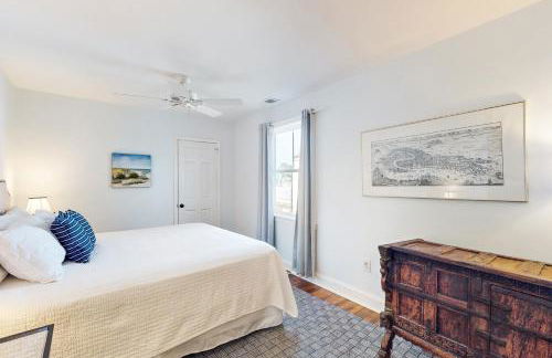 Dog-friendly cottage across from the water in a walkable neighborhood - Foto 15