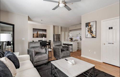 Luxury Apartment in Bricktown Riverwalk - Photo 2