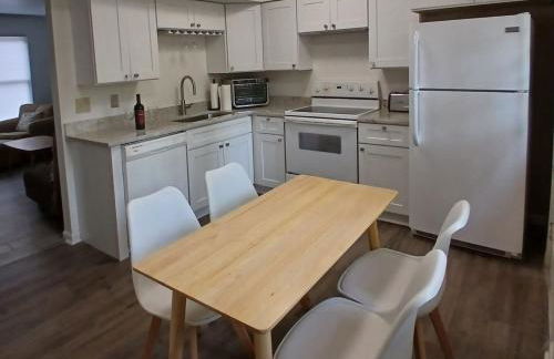 quiet 2 bedroom with fence and fire pit - Foto 5