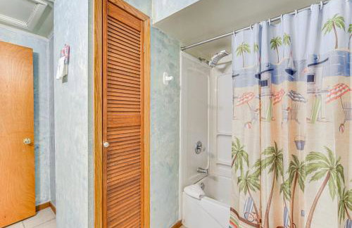 Lakefront Family Retreat with Private Dock! - Foto 15