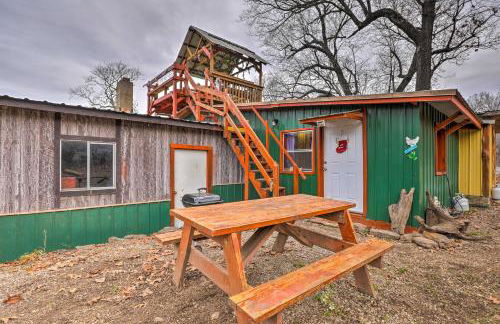 Serene Green Forest Hideaway with Spacious Yard - Foto 1