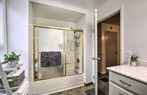 The Shady Cottage Millersburg Getaway with Deck - Foto 16