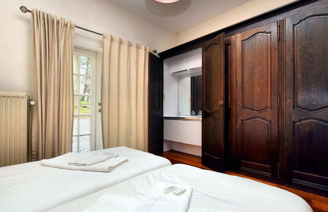 Luxurious Holiday Home in Érezée with Hot Tub - Photo 4