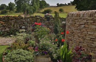 FLORA Luxury Retreat, Private Garden, Views & Hot Tub - Photo 21