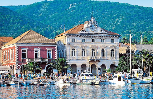 Newly Furnished apt w. Patio,parking & Fireplace - Photo 18