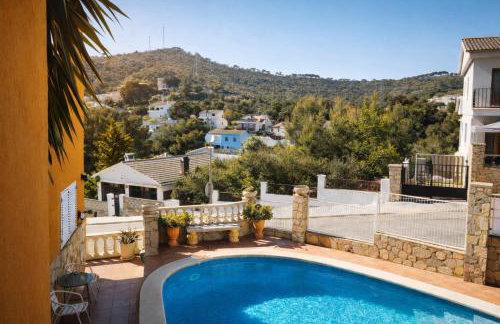 Sunny Private Pool Retreat with Terrace Calafell - Photo 11