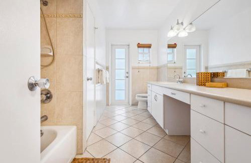 Tranquil Heirloom Hideaway Pool in South Miami - Foto 39