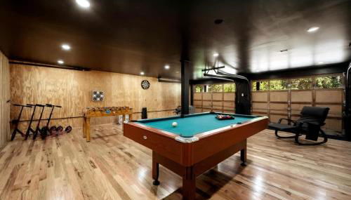 *NEW* Large Backyard ~ Game Room ~ Firepit ~ Lake - Photo 3