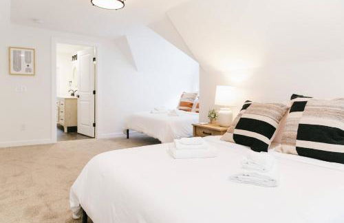 Newly Renovated! Beautiful home with game room. - Foto 32