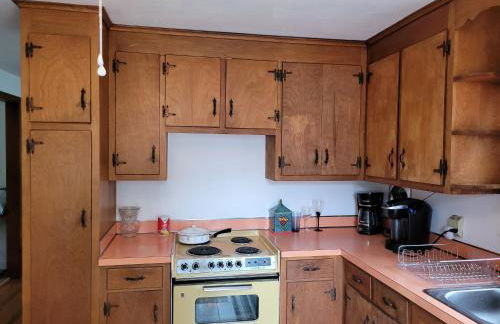 East Granby with AC and WiFi 3 minute to Bradley - Foto 37