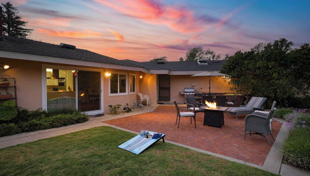 East Valley Manor by Avantstay Minutes to the Beach - Photo 2, Interior