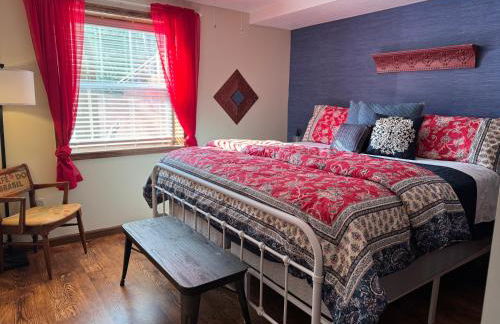 Red Rooster Family Cabin w/Hot Tub+Fire Pit+View - Foto 15