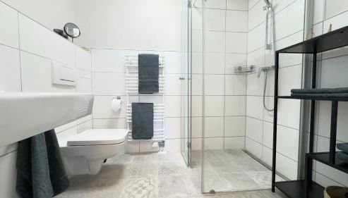 Fewo AM PARK - 4P, Boxspringbett, Balkon, SmartTV, Gesundbrunnen, familienfreundlich - Foto 2, furniture, towels, Shower