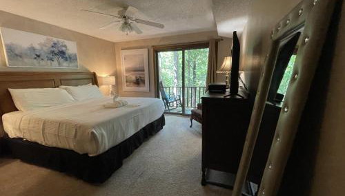 Forest view, log-sided two bedroom, two bath condo on Lake Ouachita, condo - Foto 3