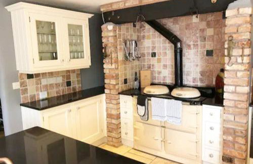 5-Bed Home - Sleeps 12 Pool Garden & Play Area - Foto 28