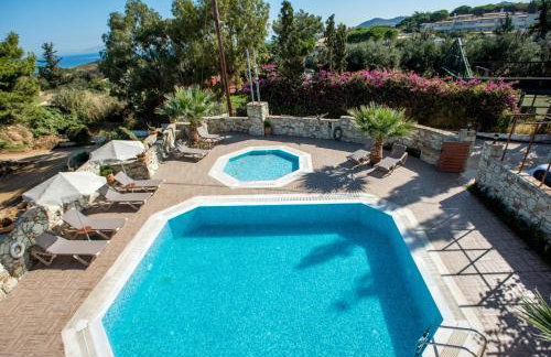 Family seaside Kladissos Villa with private heated pool! - Photo 10