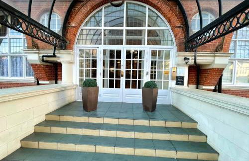 Burlington Mansions - FREE ALLOCATED PARKING - 8 mins walk to the beach - Gym - Pool Table - Brought to you by Coastline Retreats - Photo 12