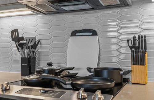 Luxurious New Unit 1Bd1Ba Pool Golf Sim - Foto 12