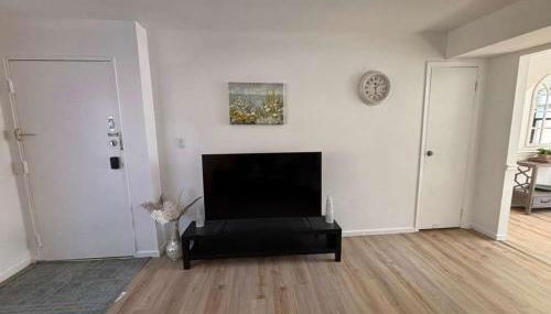 Entire Cozy Apartment Fully Renovated Modern Style - Foto 2