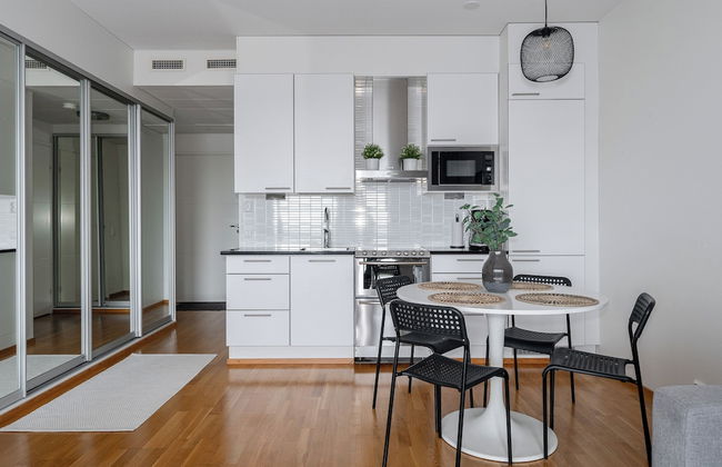 Lake View 7th Floor Studio next to Downtown - Photo 6