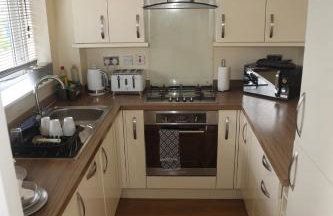 Luxe Cosy&Spacious 2 Bed House - Super Fast Wi-Fi & Private Parking Near GLO Airport & Cheltenham Racecourse - Foto 22